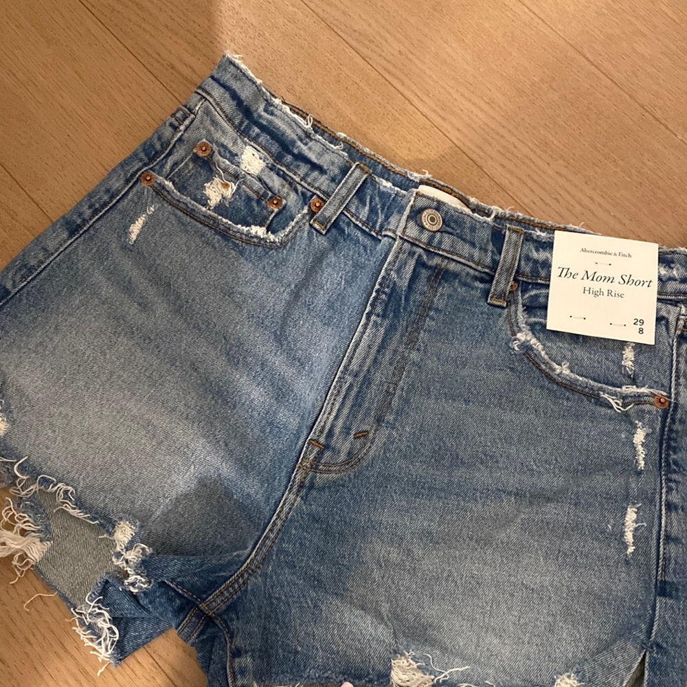 NWT Abercrombie The Mom Short High Rise